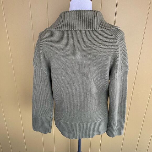 Abercrombie & Fitch women XS collared V-cut Longsleeve knit sweater brand new - Picture 8 of 9